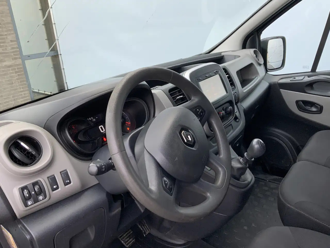 Renault Trafic 1.6 dCi T29 L2H1 Airco Cruise Trerkhaak 2000kg 3 Z - Furgon: slika Renault Trafic 1.6 dCi T29 L2H1 Airco Cruise Trerkhaak 2000kg 3 Z - Furgon Renault Trafic 1.6 dCi T29 L2H1 Airco Cruise Trerkhaak 2000kg 3 Z - Furgon: slika Renault Trafic 1.6 dCi T29 L2H1 Airco Cruise Trerkhaak 2000kg 3 Z - Furgon