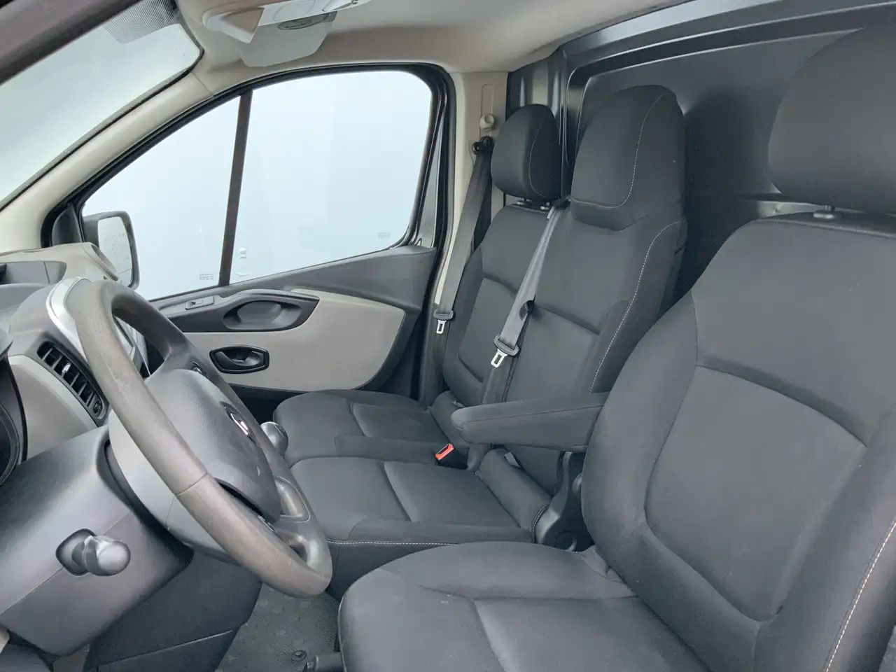 Renault Trafic 1.6 dCi T29 L2H1 Airco Cruise Trerkhaak 2000kg 3 Z - Furgon: slika Renault Trafic 1.6 dCi T29 L2H1 Airco Cruise Trerkhaak 2000kg 3 Z - Furgon Renault Trafic 1.6 dCi T29 L2H1 Airco Cruise Trerkhaak 2000kg 3 Z - Furgon: slika Renault Trafic 1.6 dCi T29 L2H1 Airco Cruise Trerkhaak 2000kg 3 Z - Furgon