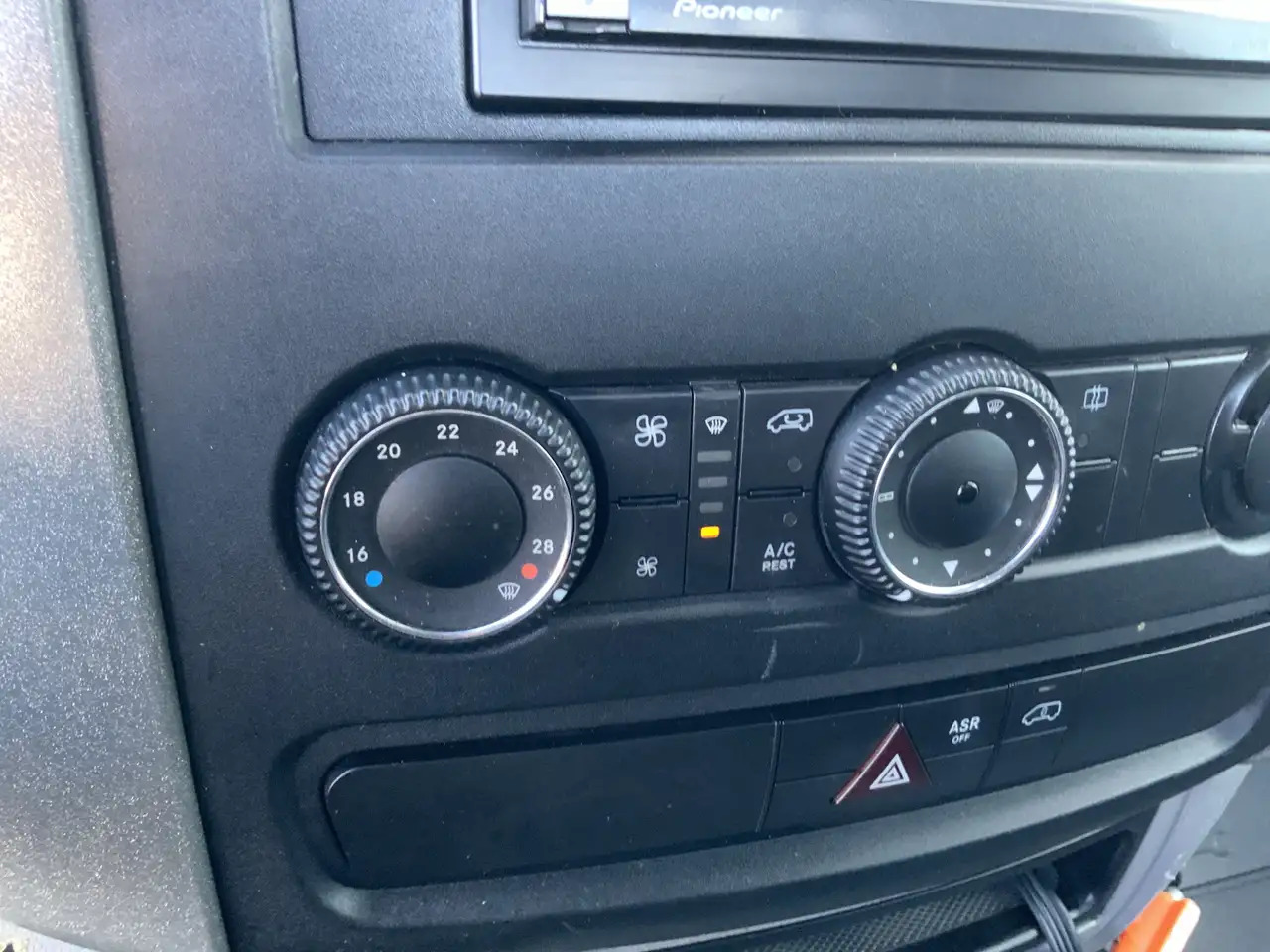 Volkswagen Crafter 50 2.0 TDI L2H1Pick Up Airco Cruise Trekhaak 3500 - Dostavno vozilo s ravnom platformom: slika Volkswagen Crafter 50 2.0 TDI L2H1Pick Up Airco Cruise Trekhaak 3500 - Dostavno vozilo s ravnom platformom Volkswagen Crafter 50 2.0 TDI L2H1Pick Up Airco Cruise Trekhaak 3500 - Dostavno vozilo s ravnom platformom: slika Volkswagen Crafter 50 2.0 TDI L2H1Pick Up Airco Cruise Trekhaak 3500 - Dostavno vozilo s ravnom platformom