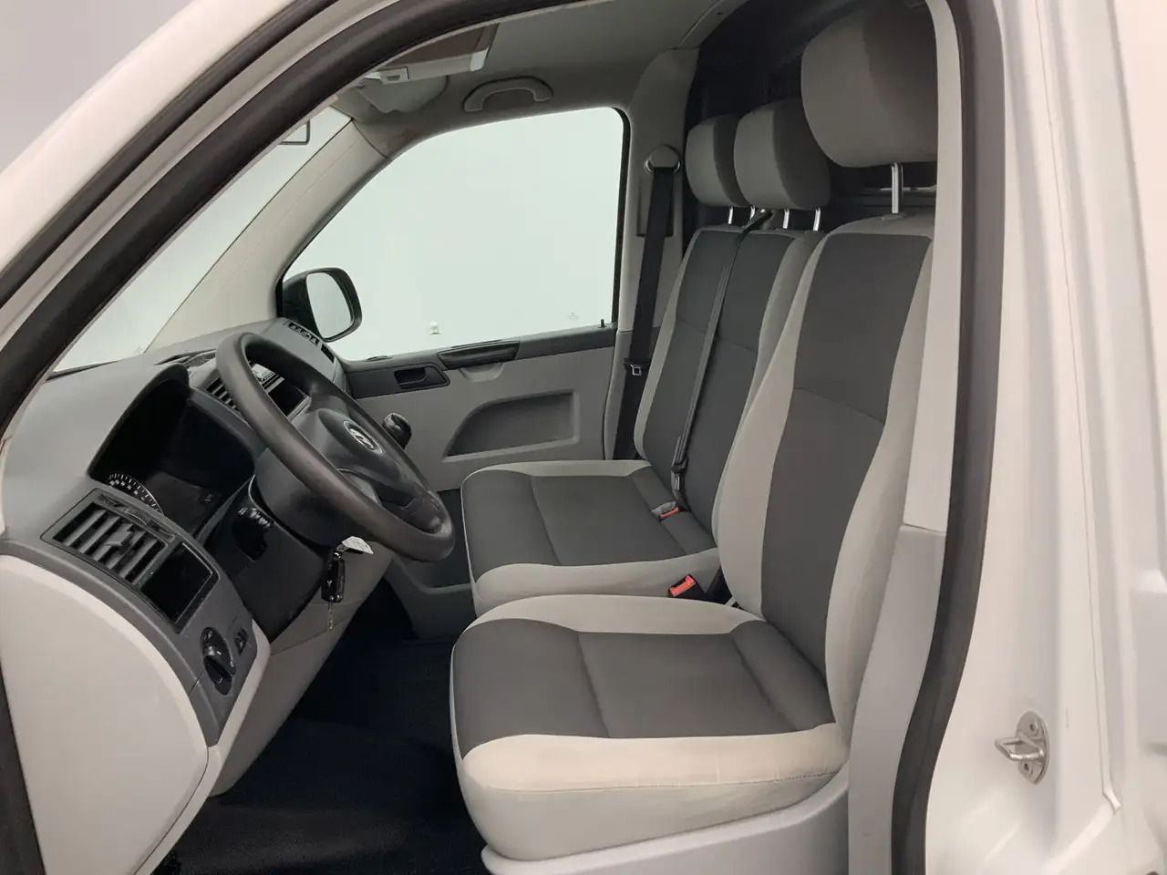 Volkswagen T5 Transporter 2.0 TDI L2H2 Airco Cruise 3 Zits Imperiaal & Trekh - Furgon: slika Volkswagen T5 Transporter 2.0 TDI L2H2 Airco Cruise 3 Zits Imperiaal & Trekh - Furgon Volkswagen T5 Transporter 2.0 TDI L2H2 Airco Cruise 3 Zits Imperiaal & Trekh - Furgon: slika Volkswagen T5 Transporter 2.0 TDI L2H2 Airco Cruise 3 Zits Imperiaal & Trekh - Furgon