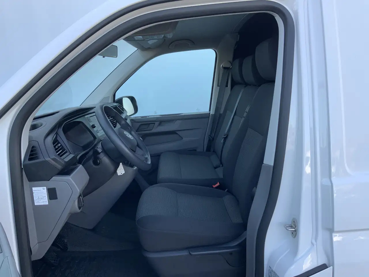 Volkswagen T6.1 Transporter 2.0 TDI L1H1 26 Economy Business Airco Cruise 3 Zi - Furgon: slika Volkswagen T6.1 Transporter 2.0 TDI L1H1 26 Economy Business Airco Cruise 3 Zi - Furgon Volkswagen T6.1 Transporter 2.0 TDI L1H1 26 Economy Business Airco Cruise 3 Zi - Furgon: slika Volkswagen T6.1 Transporter 2.0 TDI L1H1 26 Economy Business Airco Cruise 3 Zi - Furgon