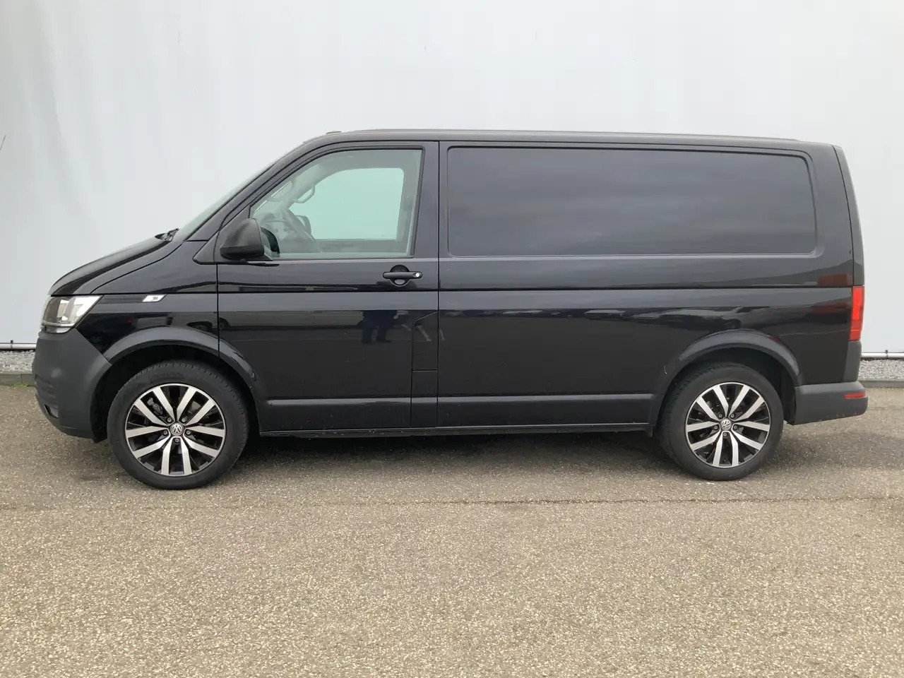 Volkswagen T6.1 Transporter 2.0 TDI L1H1 26 - Furgon: slika Volkswagen T6.1 Transporter 2.0 TDI L1H1 26 - Furgon Volkswagen T6.1 Transporter 2.0 TDI L1H1 26 - Furgon: slika Volkswagen T6.1 Transporter 2.0 TDI L1H1 26 - Furgon