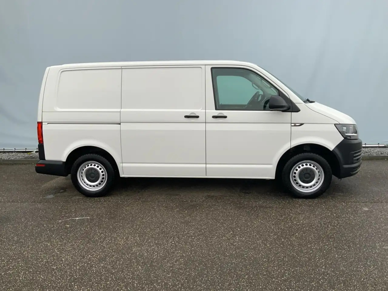Volkswagen T6 Transporter 2.0 TDI L1H1 Comfortline Airco Navi Trekhaak 2200 - Furgon: slika Volkswagen T6 Transporter 2.0 TDI L1H1 Comfortline Airco Navi Trekhaak 2200 - Furgon Volkswagen T6 Transporter 2.0 TDI L1H1 Comfortline Airco Navi Trekhaak 2200 - Furgon: slika Volkswagen T6 Transporter 2.0 TDI L1H1 Comfortline Airco Navi Trekhaak 2200 - Furgon