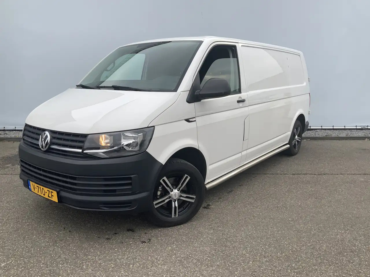 Volkswagen T6 Transporter 2.0 TDI L2H1 Airco Navi 3 Zits Alu Velg Euro 6 - Furgon: slika Volkswagen T6 Transporter 2.0 TDI L2H1 Airco Navi 3 Zits Alu Velg Euro 6 - Furgon Volkswagen T6 Transporter 2.0 TDI L2H1 Airco Navi 3 Zits Alu Velg Euro 6 - Furgon: slika Volkswagen T6 Transporter 2.0 TDI L2H1 Airco Navi 3 Zits Alu Velg Euro 6 - Furgon