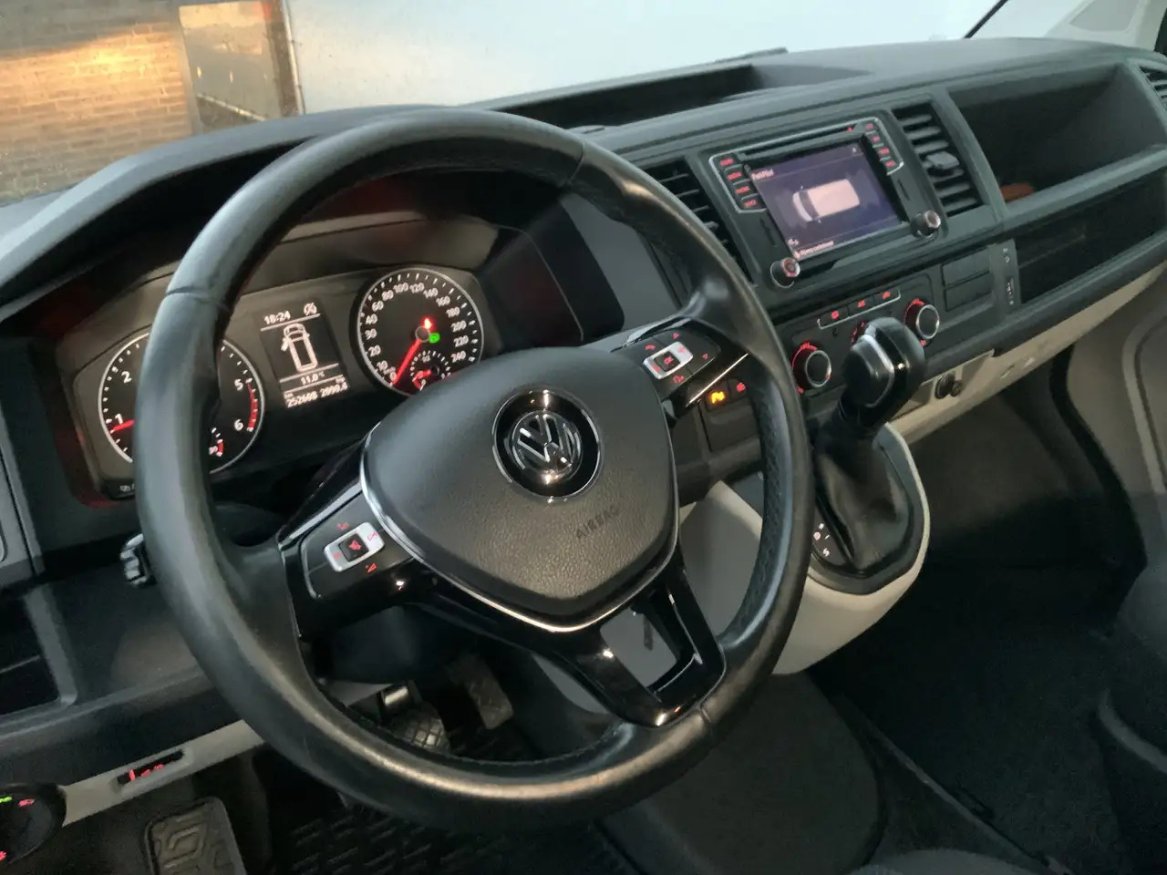 Volkswagen T6 Transporter 2.0 TDI L2H2 Highline Automaat Airco Cruise Navi A - Furgon: slika Volkswagen T6 Transporter 2.0 TDI L2H2 Highline Automaat Airco Cruise Navi A - Furgon Volkswagen T6 Transporter 2.0 TDI L2H2 Highline Automaat Airco Cruise Navi A - Furgon: slika Volkswagen T6 Transporter 2.0 TDI L2H2 Highline Automaat Airco Cruise Navi A - Furgon