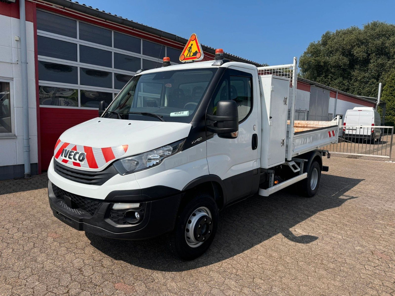 Iveco 70C18 Kipper 3625 kg Nutzlast! Klima EURO 6C - Mali kamion kiper: slika Iveco 70C18 Kipper 3625 kg Nutzlast! Klima EURO 6C - Mali kamion kiper Iveco 70C18 Kipper 3625 kg Nutzlast! Klima EURO 6C - Mali kamion kiper: slika Iveco 70C18 Kipper 3625 kg Nutzlast! Klima EURO 6C - Mali kamion kiper