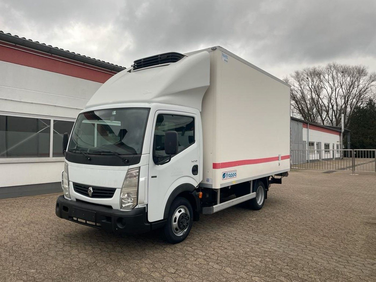 Renault Maxity Tiefkühlkoffer Multi-Temp Ladebordwand - Dostavno vozilo hladnjača: slika Renault Maxity Tiefkühlkoffer Multi-Temp Ladebordwand - Dostavno vozilo hladnjača Renault Maxity Tiefkühlkoffer Multi-Temp Ladebordwand - Dostavno vozilo hladnjača: slika Renault Maxity Tiefkühlkoffer Multi-Temp Ladebordwand - Dostavno vozilo hladnjača