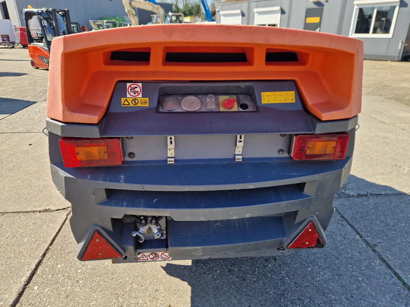 Atlas-Copco XAS57 in zeer nette staat - Zračni kompresor: slika Atlas-Copco XAS57 in zeer nette staat - Zračni kompresor Atlas-Copco XAS57 in zeer nette staat - Zračni kompresor: slika Atlas-Copco XAS57 in zeer nette staat - Zračni kompresor