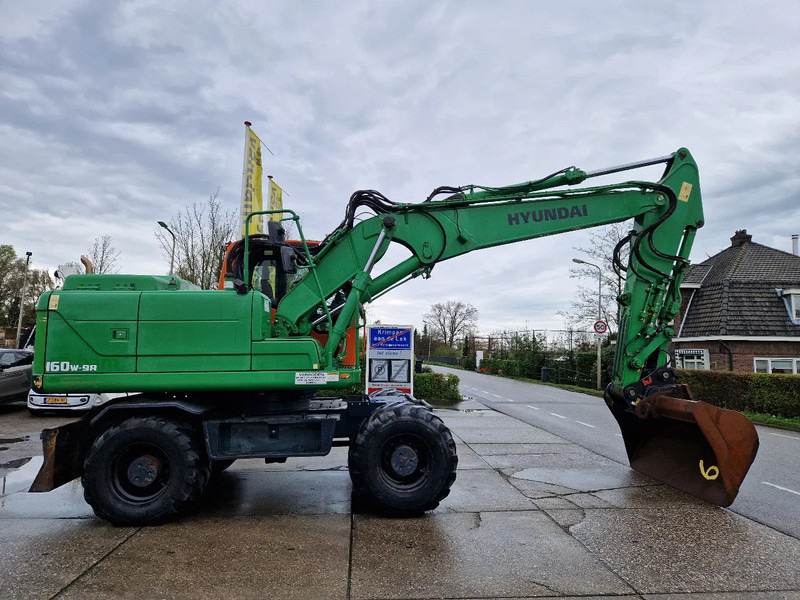 Hyundai Robex 160W-9A met 6-cilinder Cummins motor - Bager na kotačima: slika Hyundai Robex 160W-9A met 6-cilinder Cummins motor - Bager na kotačima Hyundai Robex 160W-9A met 6-cilinder Cummins motor - Bager na kotačima: slika Hyundai Robex 160W-9A met 6-cilinder Cummins motor - Bager na kotačima