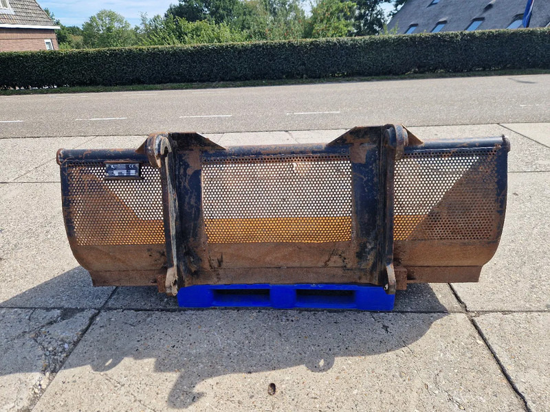 Jeroen van Leeuwen schepbak voor Volvo L30/L35 - Korpa za Građevinski strojevi: slika Jeroen van Leeuwen schepbak voor Volvo L30/L35 - Korpa za Građevinski strojevi Jeroen van Leeuwen schepbak voor Volvo L30/L35 - Korpa za Građevinski strojevi: slika Jeroen van Leeuwen schepbak voor Volvo L30/L35 - Korpa za Građevinski strojevi