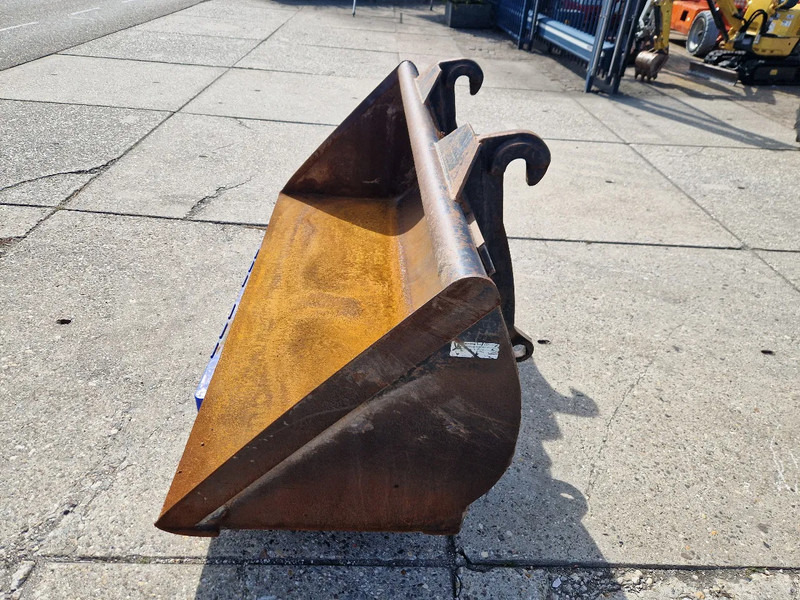 Jeroen van Leeuwen schepbak voor Volvo L30/L35 - Korpa za Građevinski strojevi: slika Jeroen van Leeuwen schepbak voor Volvo L30/L35 - Korpa za Građevinski strojevi Jeroen van Leeuwen schepbak voor Volvo L30/L35 - Korpa za Građevinski strojevi: slika Jeroen van Leeuwen schepbak voor Volvo L30/L35 - Korpa za Građevinski strojevi