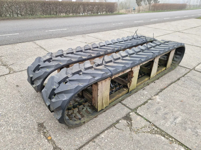 Komatsu nieuwe tracks t.b.v. PC75 tot PC88 - Gusjenice za Kamion: slika Komatsu nieuwe tracks t.b.v. PC75 tot PC88 - Gusjenice za Kamion Komatsu nieuwe tracks t.b.v. PC75 tot PC88 - Gusjenice za Kamion: slika Komatsu nieuwe tracks t.b.v. PC75 tot PC88 - Gusjenice za Kamion