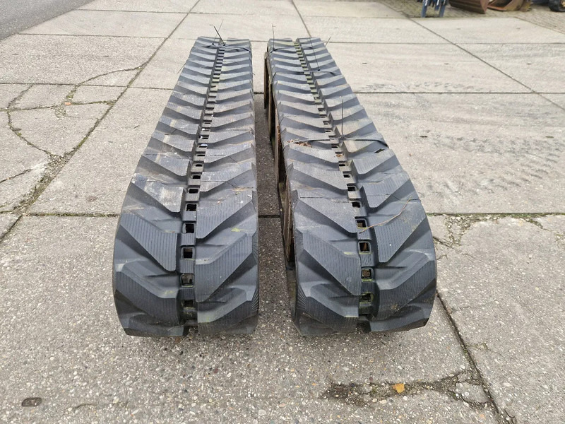 Komatsu nieuwe tracks t.b.v. PC75 tot PC88 - Gusjenice za Kamion: slika Komatsu nieuwe tracks t.b.v. PC75 tot PC88 - Gusjenice za Kamion Komatsu nieuwe tracks t.b.v. PC75 tot PC88 - Gusjenice za Kamion: slika Komatsu nieuwe tracks t.b.v. PC75 tot PC88 - Gusjenice za Kamion