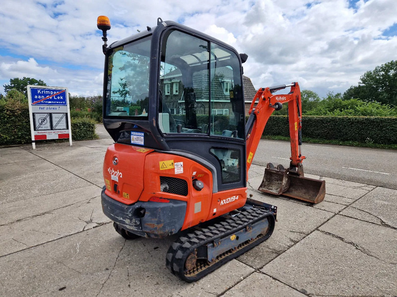 Kubota KX019-4 CW05 met 2 bakken - Mini bager: slika Kubota KX019-4 CW05 met 2 bakken - Mini bager Kubota KX019-4 CW05 met 2 bakken - Mini bager: slika Kubota KX019-4 CW05 met 2 bakken - Mini bager