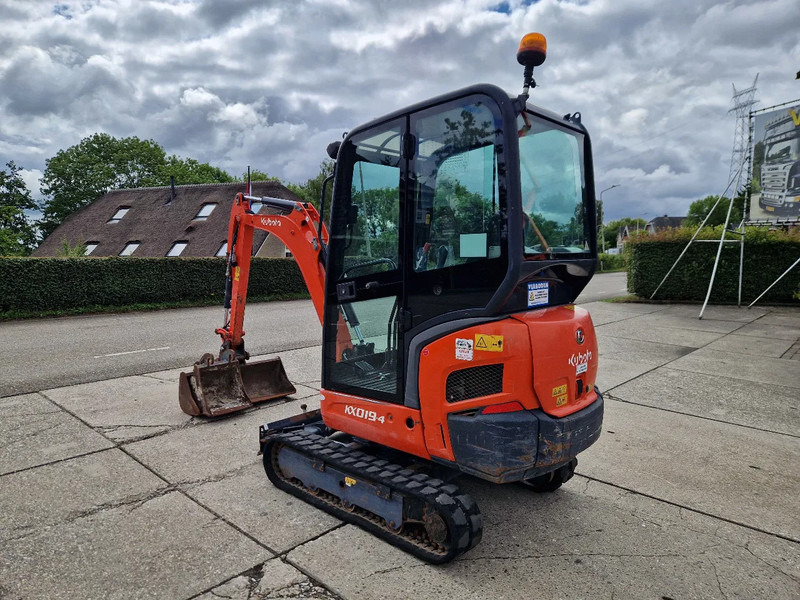 Kubota KX019-4 CW05 met 2 bakken - Mini bager: slika Kubota KX019-4 CW05 met 2 bakken - Mini bager Kubota KX019-4 CW05 met 2 bakken - Mini bager: slika Kubota KX019-4 CW05 met 2 bakken - Mini bager