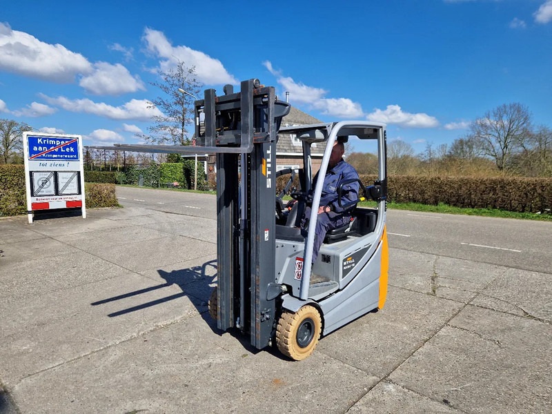 Električni viličar Still RX20-16 met nieuwe veiligheidskeuring: slika Električni viličar Still RX20-16 met nieuwe veiligheidskeuring Električni viličar Still RX20-16 met nieuwe veiligheidskeuring: slika Električni viličar Still RX20-16 met nieuwe veiligheidskeuring