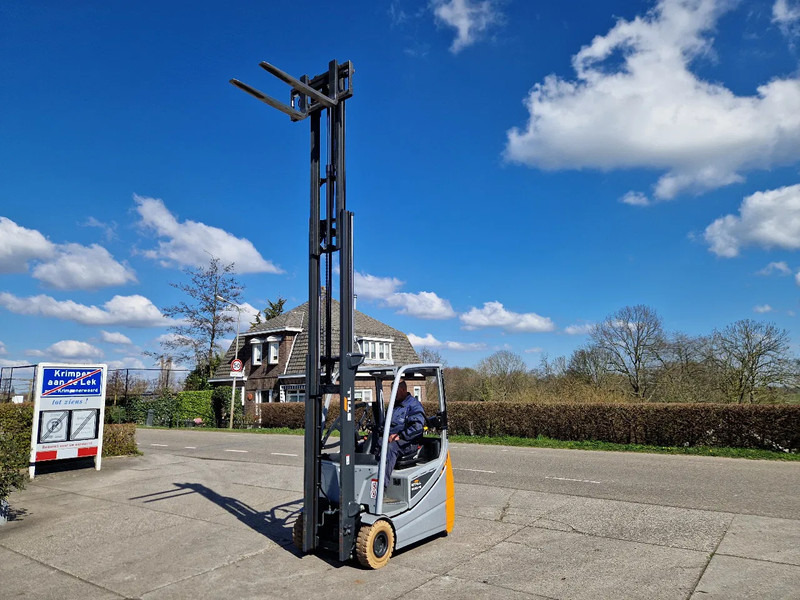 Električni viličar Still RX20-16 met nieuwe veiligheidskeuring: slika Električni viličar Still RX20-16 met nieuwe veiligheidskeuring Električni viličar Still RX20-16 met nieuwe veiligheidskeuring: slika Električni viličar Still RX20-16 met nieuwe veiligheidskeuring