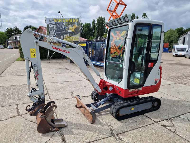 Takeuchi TB216 met 2089 uur - Mini bager: slika Takeuchi TB216 met 2089 uur - Mini bager Takeuchi TB216 met 2089 uur - Mini bager: slika Takeuchi TB216 met 2089 uur - Mini bager
