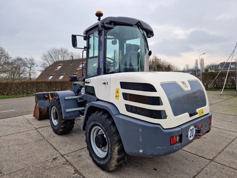 Terex TL80 met 1704 uur - Utovarivač na kotačima: slika Terex TL80 met 1704 uur - Utovarivač na kotačima Terex TL80 met 1704 uur - Utovarivač na kotačima: slika Terex TL80 met 1704 uur - Utovarivač na kotačima