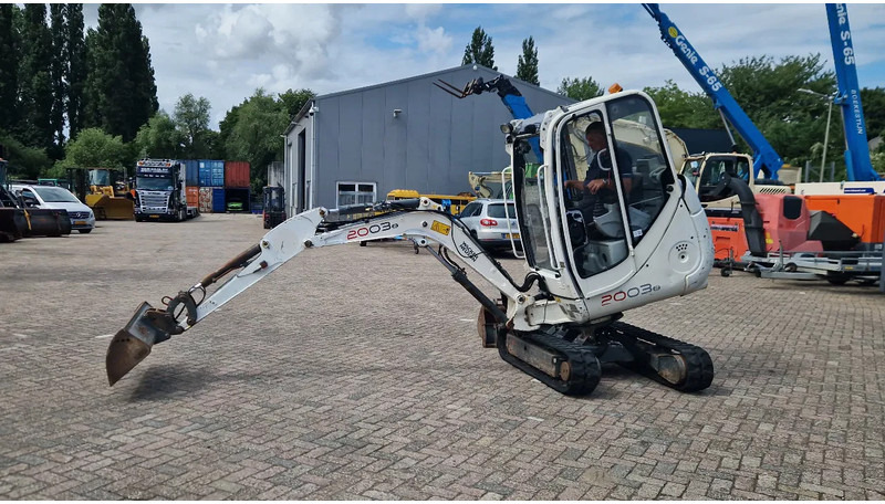 WACKER NEUSON 2003RD met nivelleersysteem - Mini bager: slika WACKER NEUSON 2003RD met nivelleersysteem - Mini bager WACKER NEUSON 2003RD met nivelleersysteem - Mini bager: slika WACKER NEUSON 2003RD met nivelleersysteem - Mini bager