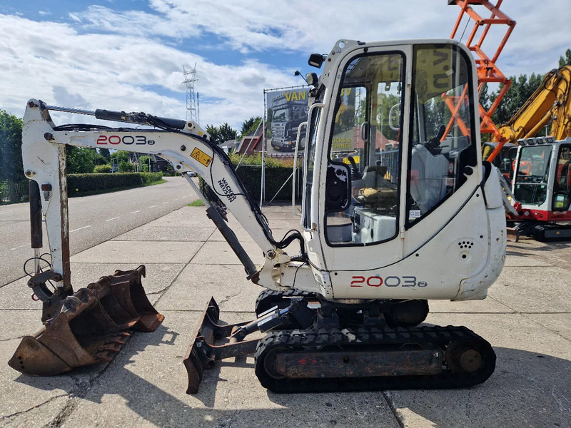 WACKER NEUSON 2003RD met nivelleersysteem - Mini bager: slika WACKER NEUSON 2003RD met nivelleersysteem - Mini bager WACKER NEUSON 2003RD met nivelleersysteem - Mini bager: slika WACKER NEUSON 2003RD met nivelleersysteem - Mini bager