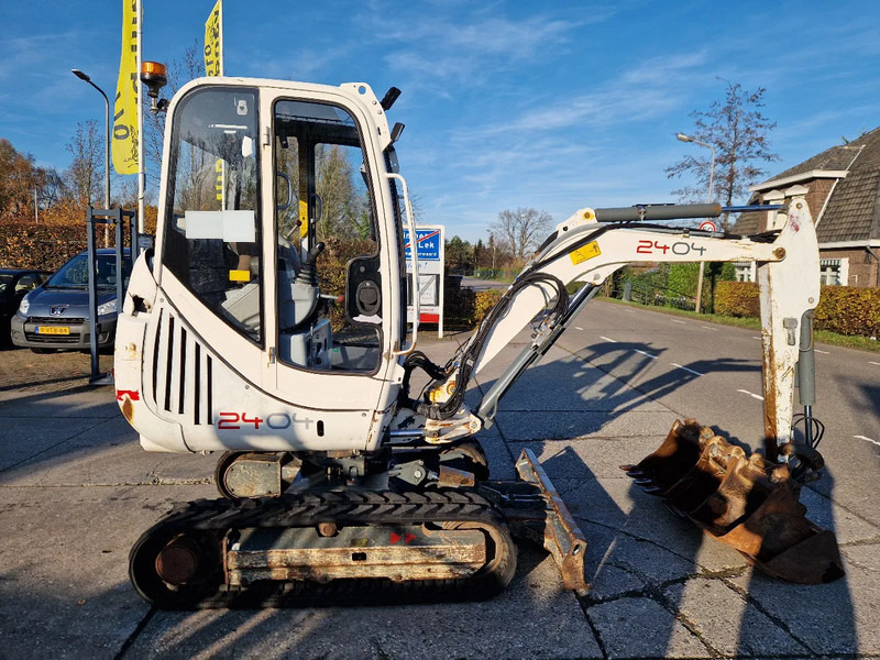 WACKER NEUSON 2404RD kan op een helling draaien - Mini bager: slika WACKER NEUSON 2404RD kan op een helling draaien - Mini bager WACKER NEUSON 2404RD kan op een helling draaien - Mini bager: slika WACKER NEUSON 2404RD kan op een helling draaien - Mini bager