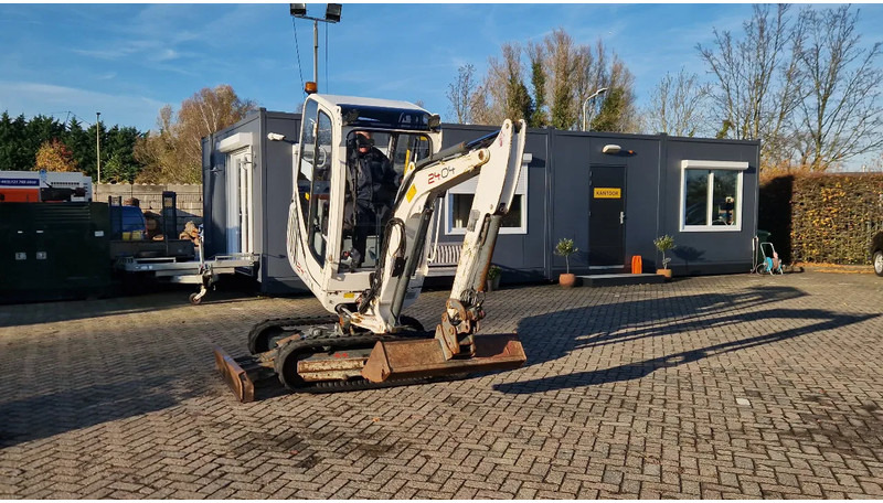 WACKER NEUSON 2404RD kan op een helling draaien - Mini bager: slika WACKER NEUSON 2404RD kan op een helling draaien - Mini bager WACKER NEUSON 2404RD kan op een helling draaien - Mini bager: slika WACKER NEUSON 2404RD kan op een helling draaien - Mini bager