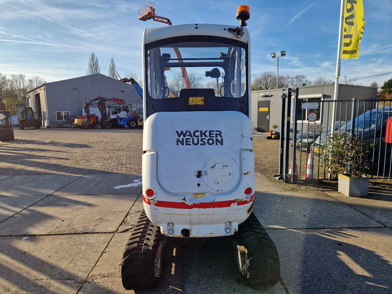 WACKER NEUSON 2404RD kan op een helling draaien - Mini bager: slika WACKER NEUSON 2404RD kan op een helling draaien - Mini bager WACKER NEUSON 2404RD kan op een helling draaien - Mini bager: slika WACKER NEUSON 2404RD kan op een helling draaien - Mini bager