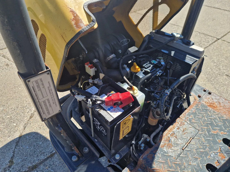 Yanmar C12R-B 3-zijdig kiepend - Istovarivač: slika Yanmar C12R-B 3-zijdig kiepend - Istovarivač Yanmar C12R-B 3-zijdig kiepend - Istovarivač: slika Yanmar C12R-B 3-zijdig kiepend - Istovarivač
