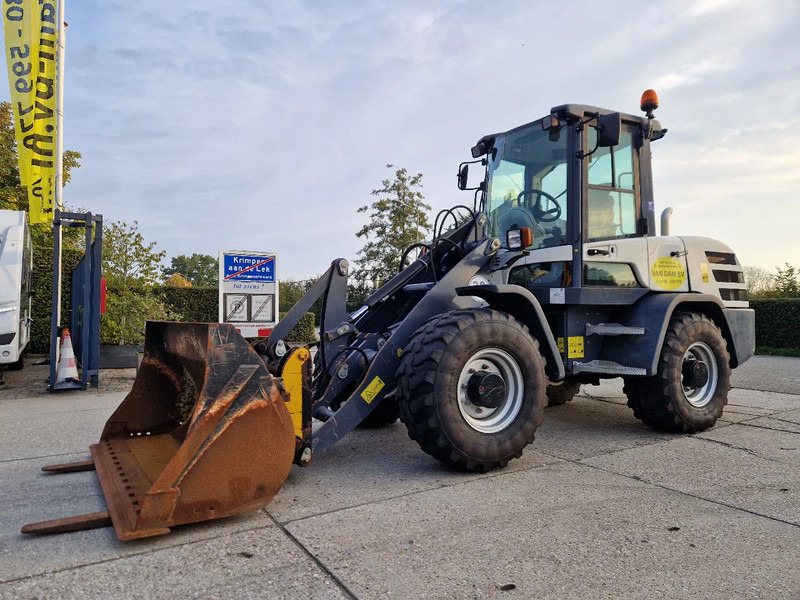 Yanmar / Terex TL80 met NL kenteken very low hours! - Utovarivač na kotačima: slika Yanmar / Terex TL80 met NL kenteken very low hours! - Utovarivač na kotačima Yanmar / Terex TL80 met NL kenteken very low hours! - Utovarivač na kotačima: slika Yanmar / Terex TL80 met NL kenteken very low hours! - Utovarivač na kotačima