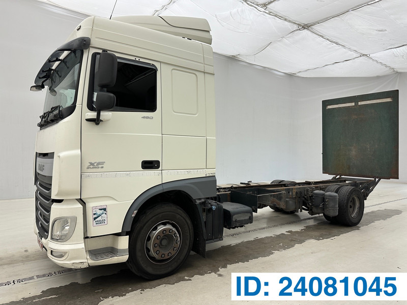 DAF XF 460 Space Cab* - Kamion-šasija: slika DAF XF 460 Space Cab* - Kamion-šasija DAF XF 460 Space Cab* - Kamion-šasija: slika DAF XF 460 Space Cab* - Kamion-šasija