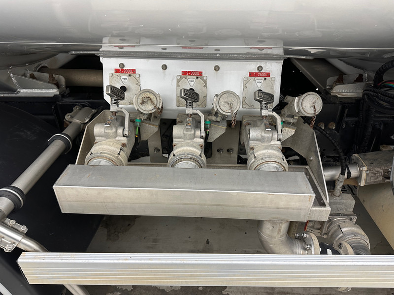 Kamion cisterna za prijevoz goriva MAN TGL 12.250: slika Kamion cisterna za prijevoz goriva MAN TGL 12.250