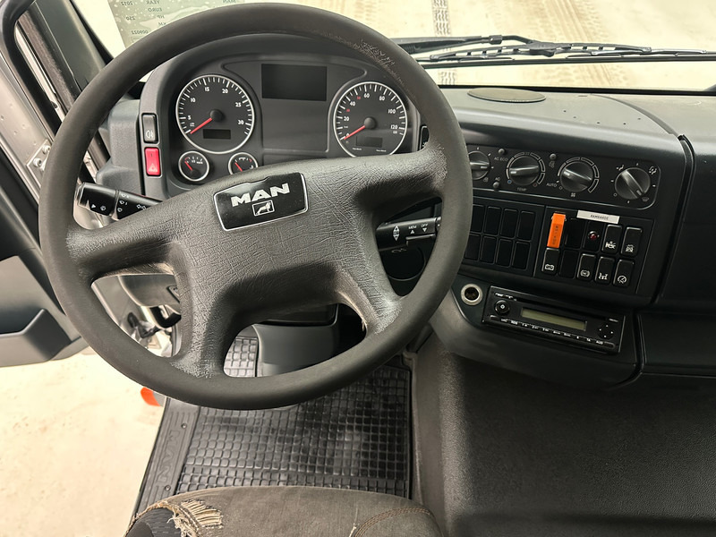 Kamion cisterna za prijevoz goriva MAN TGL 12.250: slika Kamion cisterna za prijevoz goriva MAN TGL 12.250