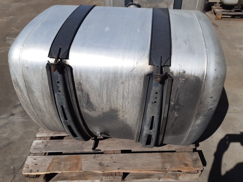 Mercedes-Benz A9604704602 480 liter - Spremnik goriva: slika Mercedes-Benz A9604704602 480 liter - Spremnik goriva Mercedes-Benz A9604704602 480 liter - Spremnik goriva: slika Mercedes-Benz A9604704602 480 liter - Spremnik goriva