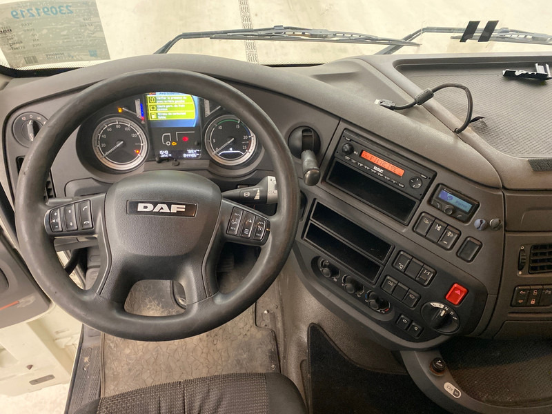 Tegljač DAF XF 460 Super Space Cab: slika Tegljač DAF XF 460 Super Space Cab