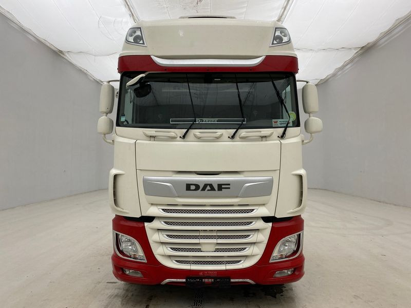 DAF XF105.530 Super Space Cab - Tegljač: slika DAF XF105.530 Super Space Cab - Tegljač DAF XF105.530 Super Space Cab - Tegljač: slika DAF XF105.530 Super Space Cab - Tegljač