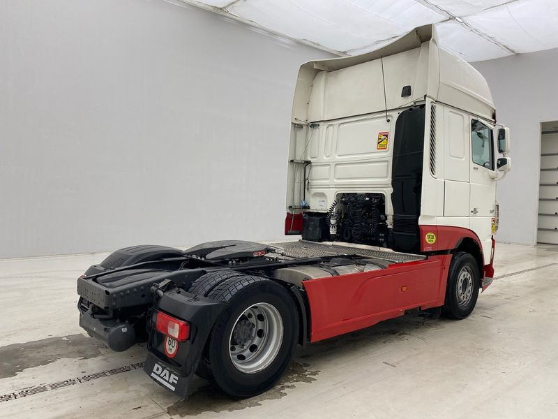 DAF XF105.530 Super Space Cab* - Tegljač: slika DAF XF105.530 Super Space Cab* - Tegljač DAF XF105.530 Super Space Cab* - Tegljač: slika DAF XF105.530 Super Space Cab* - Tegljač