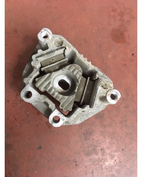 Volvo 20501391 20501391 - Nosač motora za Kamion: slika Volvo 20501391 20501391 - Nosač motora za Kamion Volvo 20501391 20501391 - Nosač motora za Kamion: slika Volvo 20501391 20501391 - Nosač motora za Kamion