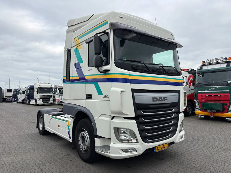 DAF XF 460 Spacecab Euro 6 - Tegljač: slika DAF XF 460 Spacecab Euro 6 - Tegljač DAF XF 460 Spacecab Euro 6 - Tegljač: slika DAF XF 460 Spacecab Euro 6 - Tegljač