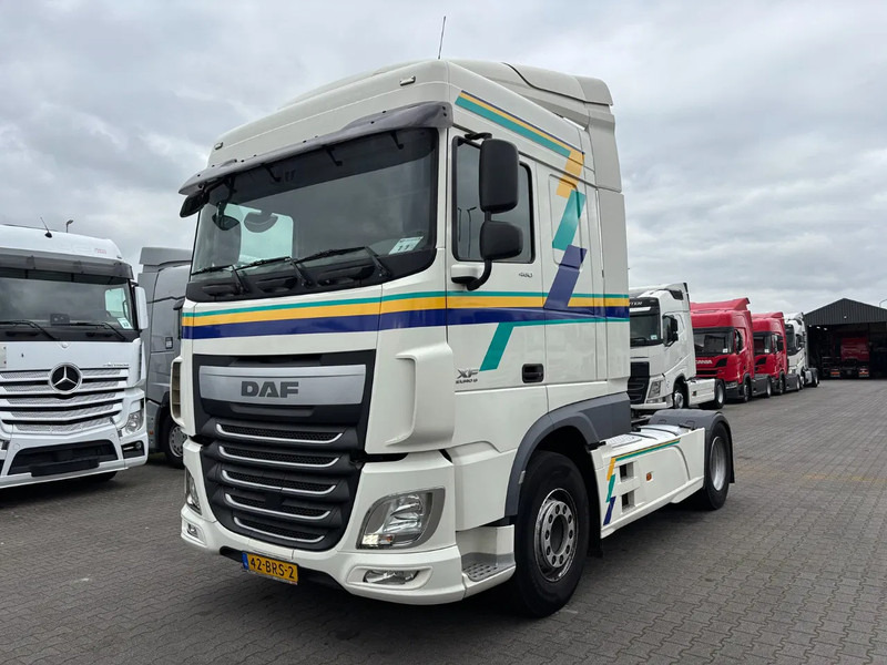 DAF XF 460 Spacecab Euro 6 - Tegljač: slika DAF XF 460 Spacecab Euro 6 - Tegljač DAF XF 460 Spacecab Euro 6 - Tegljač: slika DAF XF 460 Spacecab Euro 6 - Tegljač