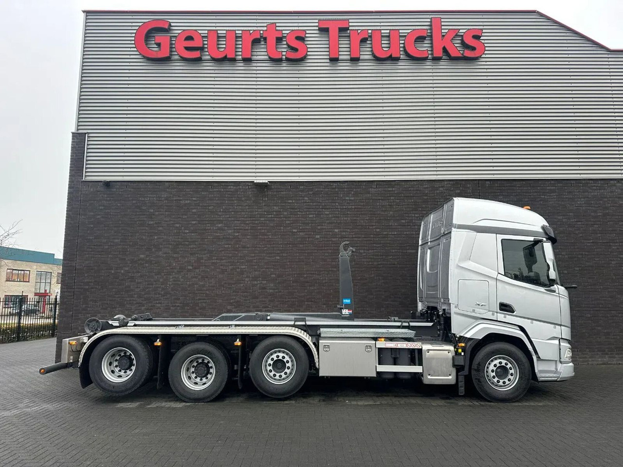 DAF XF 530 8X2 TRIPLE VDL S-30-6700 HAAKARMSYSTEEM/A - Kamion s kukastom dizalicom: slika DAF XF 530 8X2 TRIPLE VDL S-30-6700 HAAKARMSYSTEEM/A - Kamion s kukastom dizalicom DAF XF 530 8X2 TRIPLE VDL S-30-6700 HAAKARMSYSTEEM/A - Kamion s kukastom dizalicom: slika DAF XF 530 8X2 TRIPLE VDL S-30-6700 HAAKARMSYSTEEM/A - Kamion s kukastom dizalicom