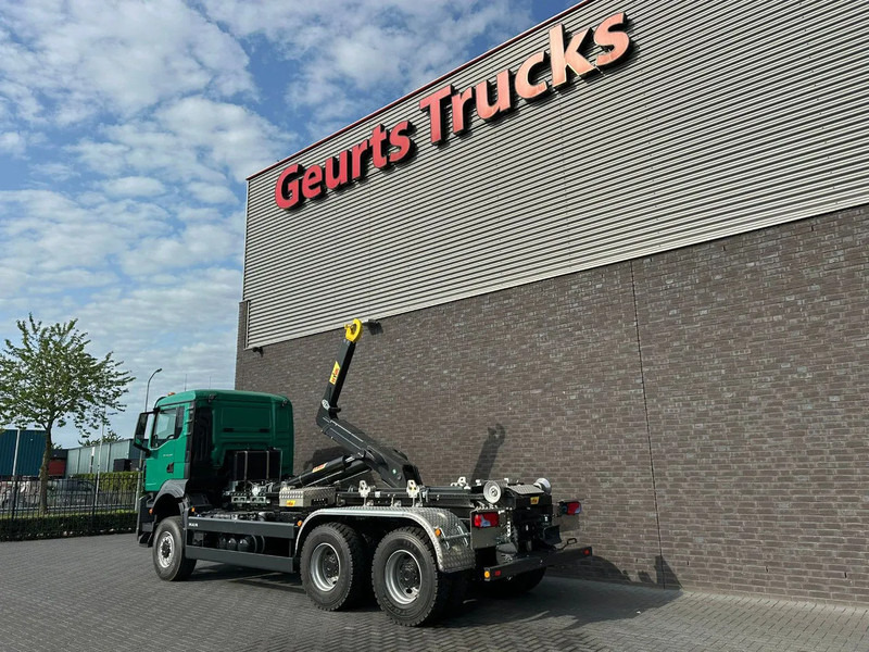 MAN TGS 33.480 6X6 HYVA LIFT 26-55-S HAAKARM / ABROLLKIPPER/ HOOKLIFT (NIEUWE/ NEU/ NEW) - Kamion s kukastom dizalicom: slika MAN TGS 33.480 6X6 HYVA LIFT 26-55-S HAAKARM / ABROLLKIPPER/ HOOKLIFT (NIEUWE/ NEU/ NEW) - Kamion s kukastom dizalicom MAN TGS 33.480 6X6 HYVA LIFT 26-55-S HAAKARM / ABROLLKIPPER/ HOOKLIFT (NIEUWE/ NEU/ NEW) - Kamion s kukastom dizalicom: slika MAN TGS 33.480 6X6 HYVA LIFT 26-55-S HAAKARM / ABROLLKIPPER/ HOOKLIFT (NIEUWE/ NEU/ NEW) - Kamion s kukastom dizalicom