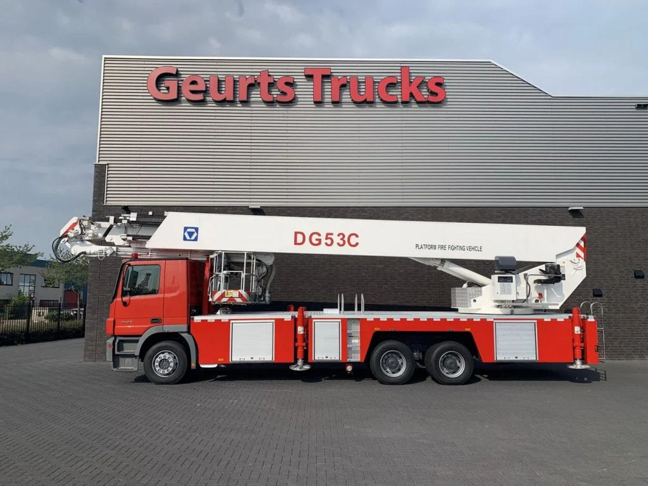 Mercedes-Benz Actros 3332 6X4 XCMG DG53C FIRE FIGTHING PLATFOR - Vatrogasno vozilo: slika Mercedes-Benz Actros 3332 6X4 XCMG DG53C FIRE FIGTHING PLATFOR - Vatrogasno vozilo Mercedes-Benz Actros 3332 6X4 XCMG DG53C FIRE FIGTHING PLATFOR - Vatrogasno vozilo: slika Mercedes-Benz Actros 3332 6X4 XCMG DG53C FIRE FIGTHING PLATFOR - Vatrogasno vozilo