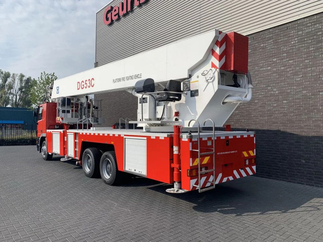 Mercedes-Benz Actros 3332 6X4 XCMG DG53C FIRE FIGTHING PLATFOR - Vatrogasno vozilo: slika Mercedes-Benz Actros 3332 6X4 XCMG DG53C FIRE FIGTHING PLATFOR - Vatrogasno vozilo Mercedes-Benz Actros 3332 6X4 XCMG DG53C FIRE FIGTHING PLATFOR - Vatrogasno vozilo: slika Mercedes-Benz Actros 3332 6X4 XCMG DG53C FIRE FIGTHING PLATFOR - Vatrogasno vozilo