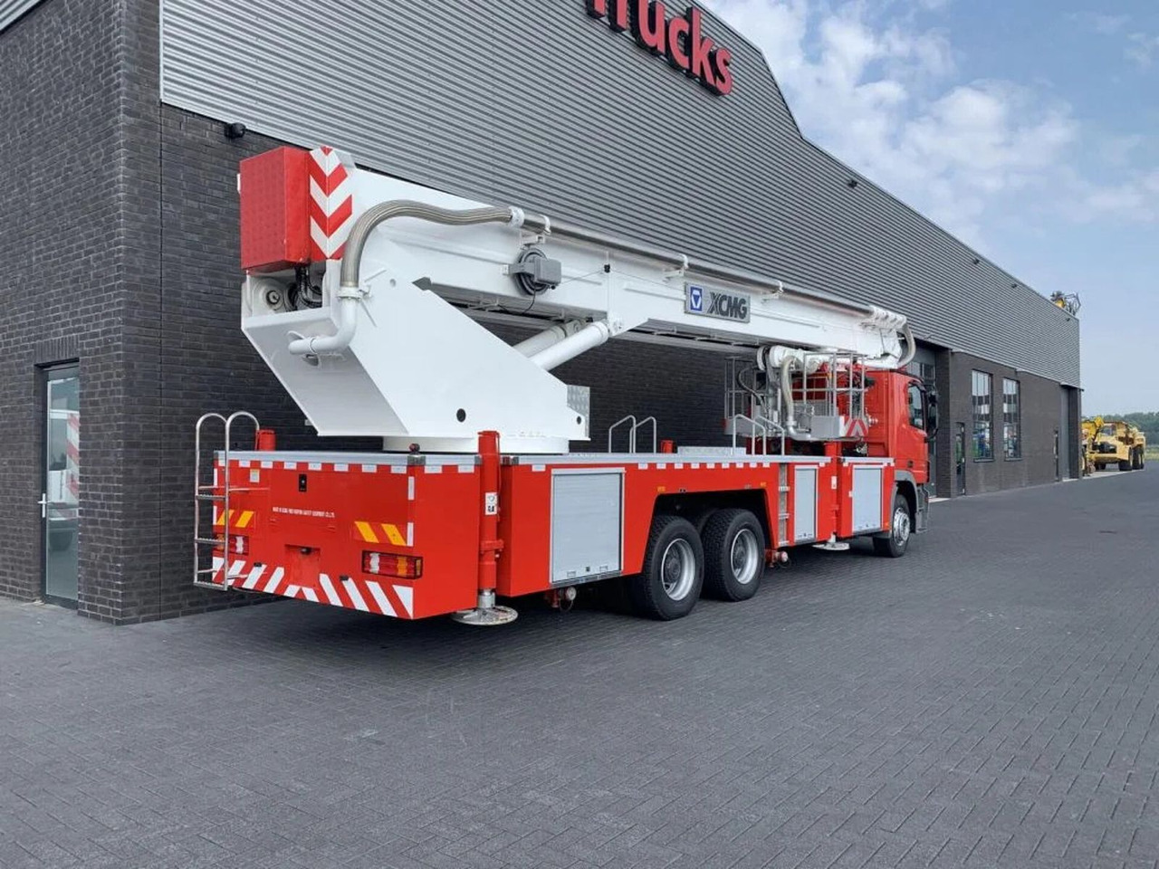 Mercedes-Benz Actros 3332 6X4 XCMG DG53C FIRE FIGTHING PLATFOR - Vatrogasno vozilo: slika Mercedes-Benz Actros 3332 6X4 XCMG DG53C FIRE FIGTHING PLATFOR - Vatrogasno vozilo Mercedes-Benz Actros 3332 6X4 XCMG DG53C FIRE FIGTHING PLATFOR - Vatrogasno vozilo: slika Mercedes-Benz Actros 3332 6X4 XCMG DG53C FIRE FIGTHING PLATFOR - Vatrogasno vozilo