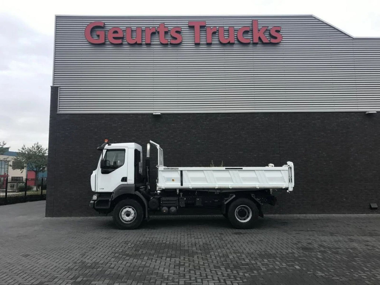 Renault Kerax 330 DXI 4X2 KIPPER/TIPPER ONLY 27.000 KM ! - Kiper: slika Renault Kerax 330 DXI 4X2 KIPPER/TIPPER ONLY 27.000 KM ! - Kiper Renault Kerax 330 DXI 4X2 KIPPER/TIPPER ONLY 27.000 KM ! - Kiper: slika Renault Kerax 330 DXI 4X2 KIPPER/TIPPER ONLY 27.000 KM ! - Kiper