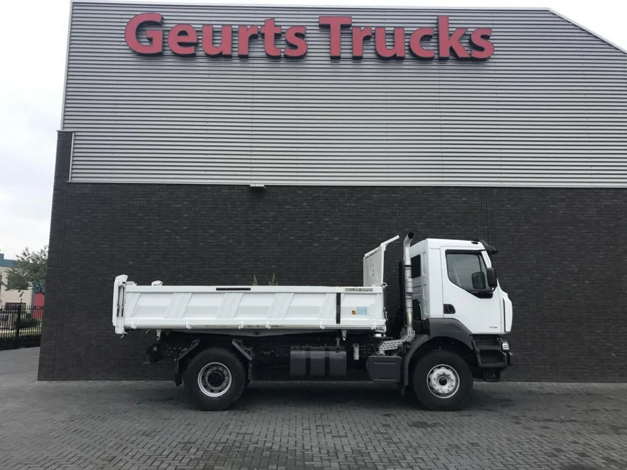 Renault Kerax 330 DXI 4X2 KIPPER/TIPPER ONLY 27.000 KM ! - Kiper: slika Renault Kerax 330 DXI 4X2 KIPPER/TIPPER ONLY 27.000 KM ! - Kiper Renault Kerax 330 DXI 4X2 KIPPER/TIPPER ONLY 27.000 KM ! - Kiper: slika Renault Kerax 330 DXI 4X2 KIPPER/TIPPER ONLY 27.000 KM ! - Kiper