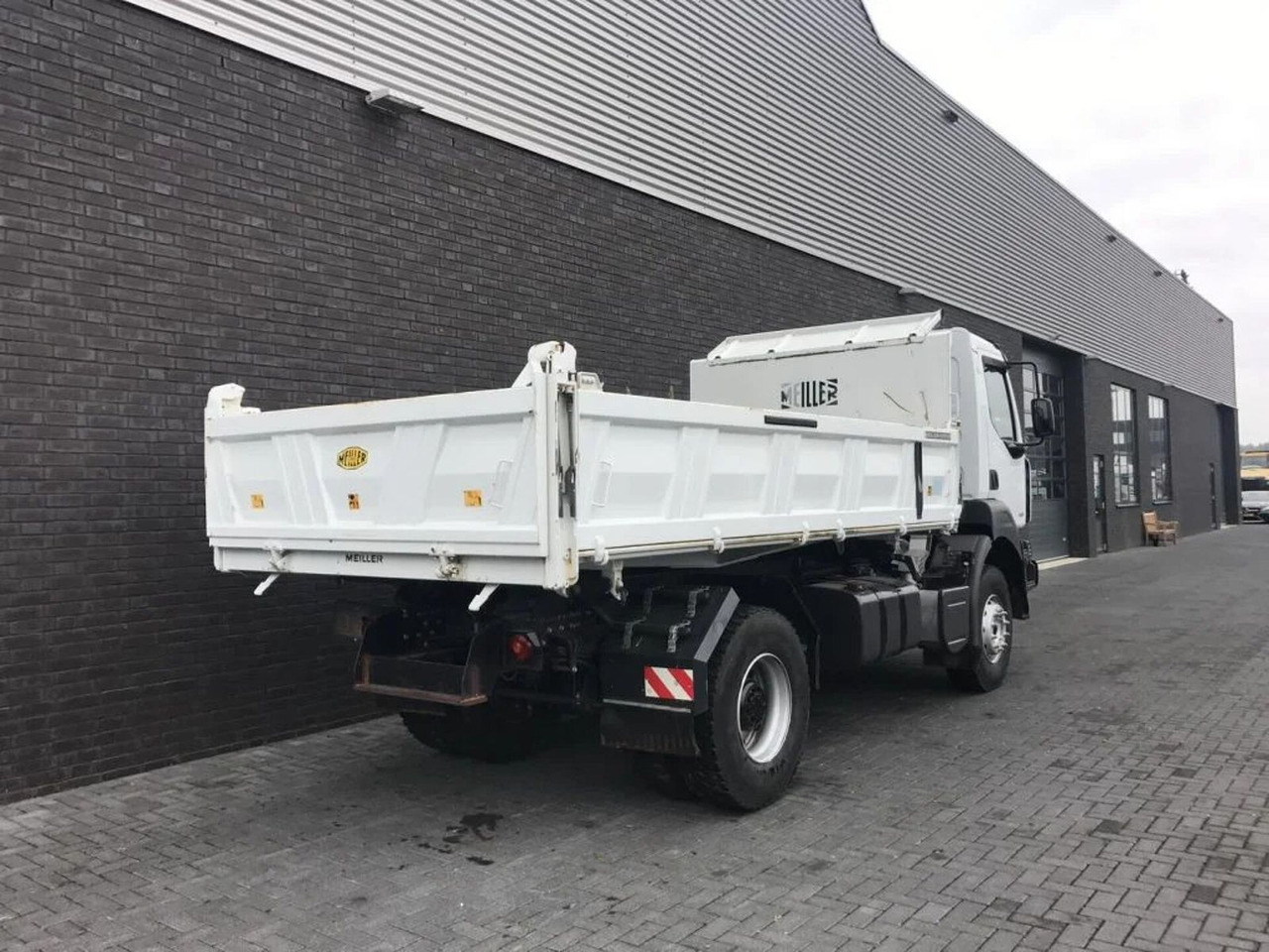 Renault Kerax 330 DXI 4X2 KIPPER/TIPPER ONLY 27.000 KM ! - Kiper: slika Renault Kerax 330 DXI 4X2 KIPPER/TIPPER ONLY 27.000 KM ! - Kiper Renault Kerax 330 DXI 4X2 KIPPER/TIPPER ONLY 27.000 KM ! - Kiper: slika Renault Kerax 330 DXI 4X2 KIPPER/TIPPER ONLY 27.000 KM ! - Kiper