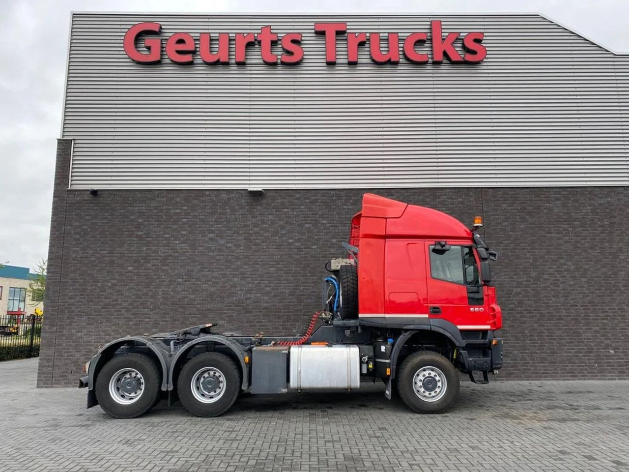 Iveco Trakker 560 SIVI 6X6 HEAVY DUTY PRIME MOVER 275 - Tegljač: slika Iveco Trakker 560 SIVI 6X6 HEAVY DUTY PRIME MOVER 275 - Tegljač Iveco Trakker 560 SIVI 6X6 HEAVY DUTY PRIME MOVER 275 - Tegljač: slika Iveco Trakker 560 SIVI 6X6 HEAVY DUTY PRIME MOVER 275 - Tegljač