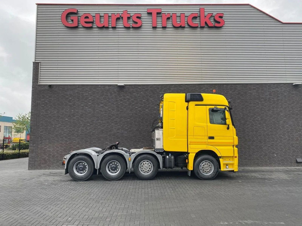 Mercedes-Benz Actros 4165 V8 8X4 SLT TITAN HEAVY DUTY TRACTOR - Tegljač: slika Mercedes-Benz Actros 4165 V8 8X4 SLT TITAN HEAVY DUTY TRACTOR - Tegljač Mercedes-Benz Actros 4165 V8 8X4 SLT TITAN HEAVY DUTY TRACTOR - Tegljač: slika Mercedes-Benz Actros 4165 V8 8X4 SLT TITAN HEAVY DUTY TRACTOR - Tegljač